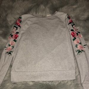 Grey sweatshirt with floral design